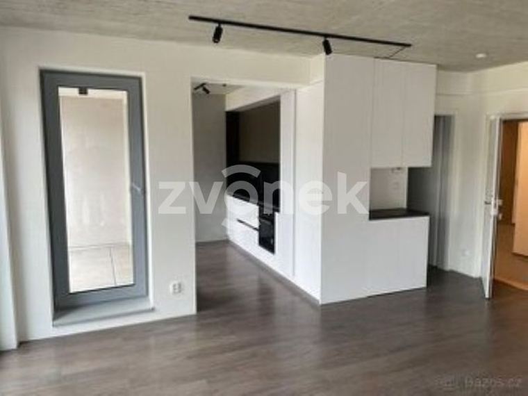 Pronájem luxusního bytu 1+kk s balkonem, Rezidence Sadová, centrum Zlína